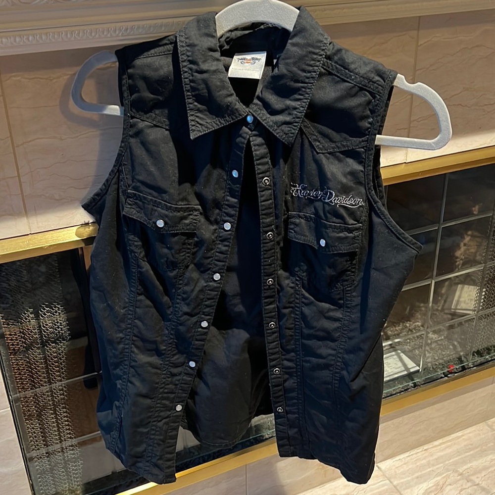 Harley-Davidson black button down tank top.  In great condition. MEDIUM